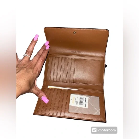 - NWT Michael Kors Jet Set Travel Lg Trifold Wallet